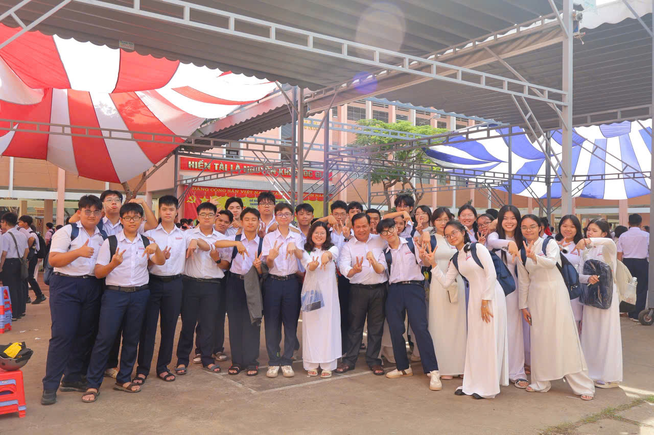 Class photo from Opening Ceremony